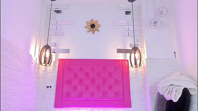 Snapshot of mia_six66 chatting on 02/04/25, 11:38 mia six66 online show from 02/04/25, 11:38