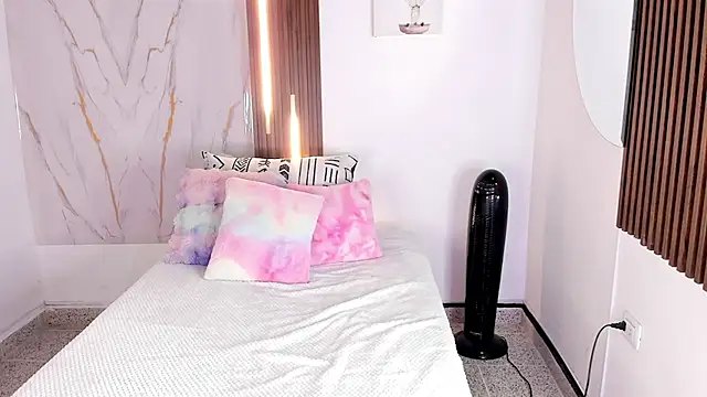 mia six66 online show from 12/18/25, 12:11