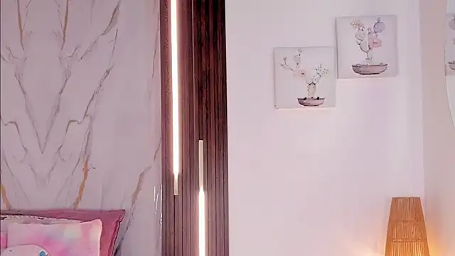 Snapshot of mia_six66 chatting on 06/21/26, 12:19 mia six66 online show from 06/21/26, 12:19