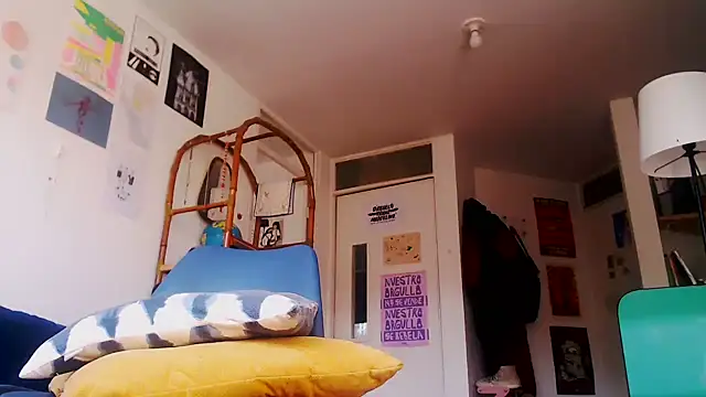 Zafiro subversiva online show from 01/16/25, 01:04