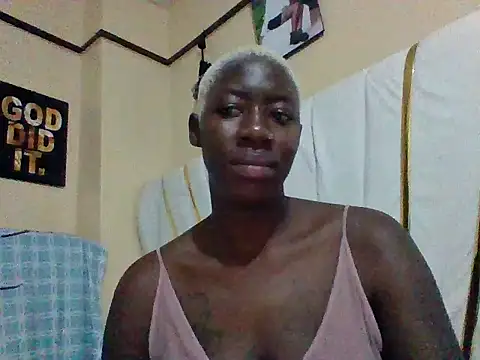 Snapshot of SquirtQueen16 chatting on 11/13/25, 06:12 SquirtQueen16 online show from 11/13/25, 06:12