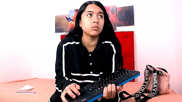 SweetLatiin  online show from 10/24/25, 09:11