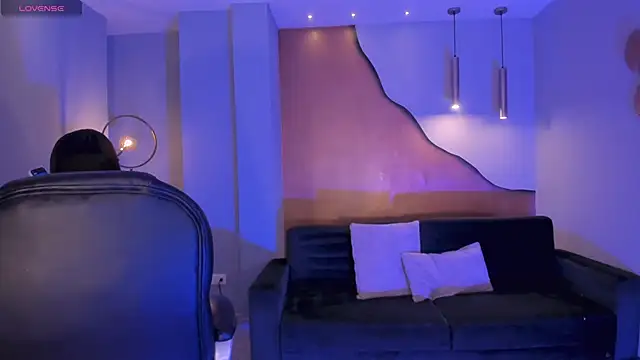 ValeriaRiveraX online show from 03/11/25, 04:10