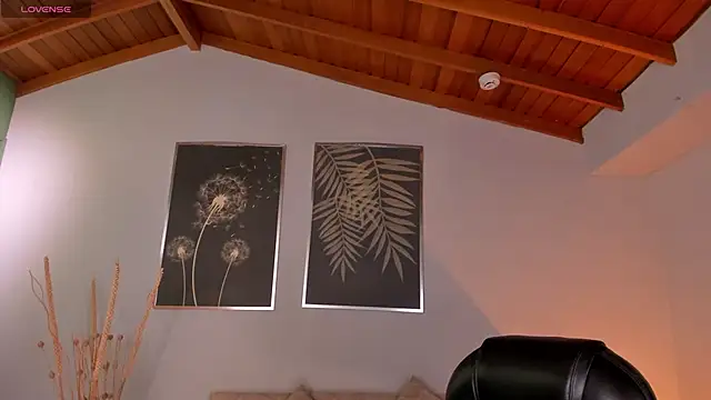 ValeriaRiveraX online show from 12/14/25, 11:42