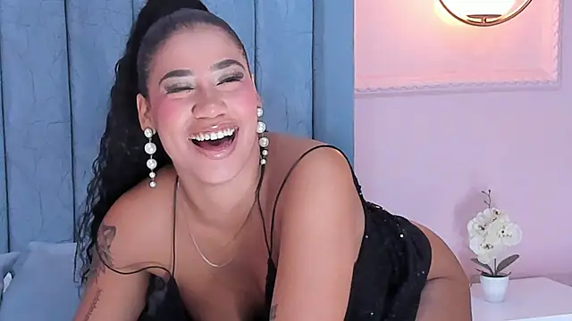 Snapshot of Salome_Diaz_ chatting on 02/06/25, 04:10 Salome Diaz  online show from 02/06/25, 04:10