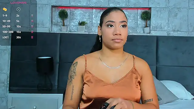 Snapshot of Salome_Diaz_ chatting on 02/07/25, 01:43 Salome Diaz  online show from 02/07/25, 01:43