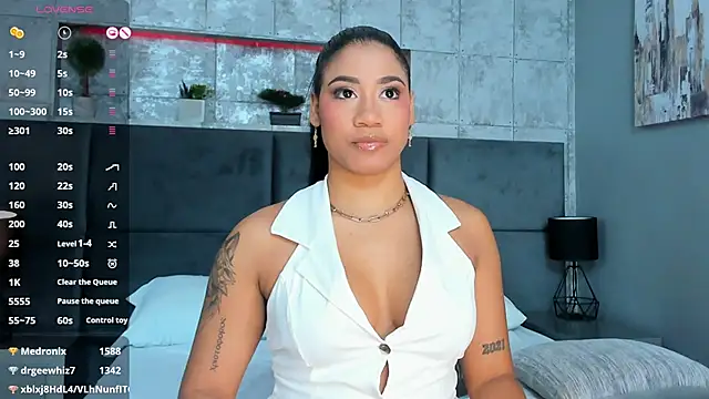 Snapshot of Salome_Diaz_ chatting on 02/11/25, 11:01 Salome Diaz  online show from 02/11/25, 11:01