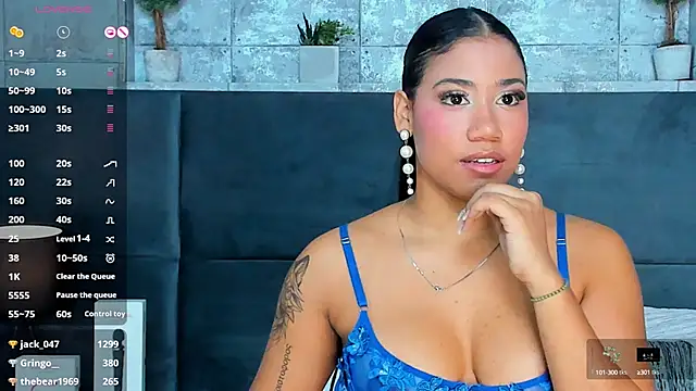 Snapshot of Salome_Diaz_ chatting on 02/17/25, 07:31 Salome Diaz  online show from 02/17/25, 07:31