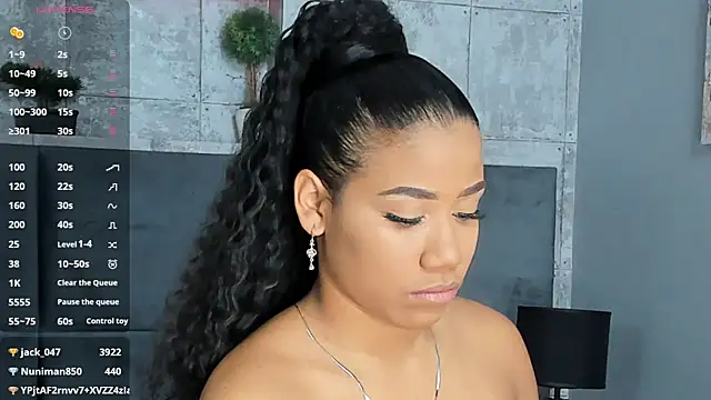 Snapshot of Salome_Diaz_ chatting on 02/19/25, 01:17 Salome Diaz  online show from 02/19/25, 01:17