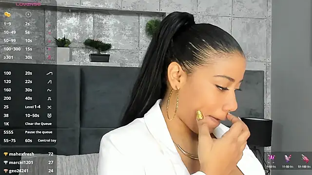 Snapshot of Salome_Diaz_ chatting on 02/27/25, 01:28 Salome Diaz  online show from 02/27/25, 01:28