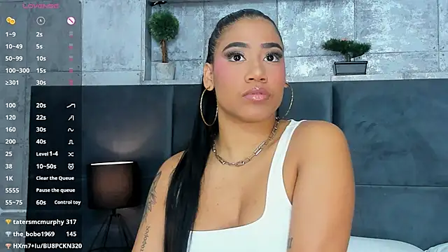 Snapshot of Salome_Diaz_ chatting on 03/04/25, 07:32 Salome Diaz  online show from 03/04/25, 07:32