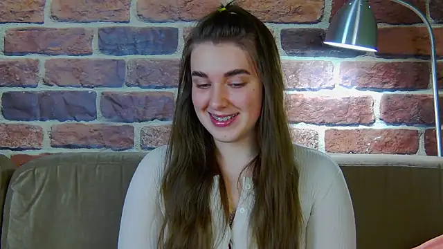 Sofia Hugs online show from 03/06/26, 05:42