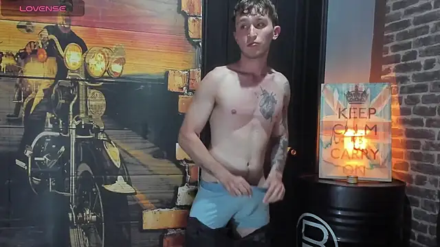 Dylanwhite23  online show from 01/07/26, 04:37