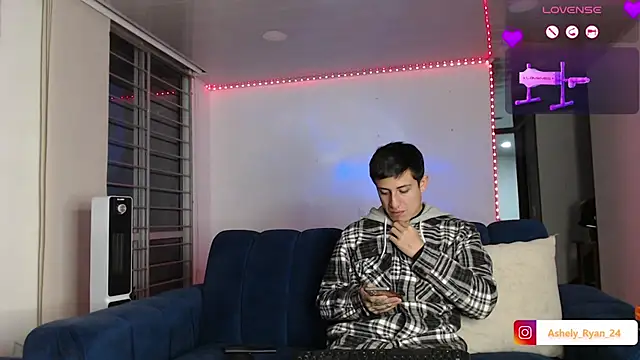 ashely ryan24 online show from 11/11/25, 10:54