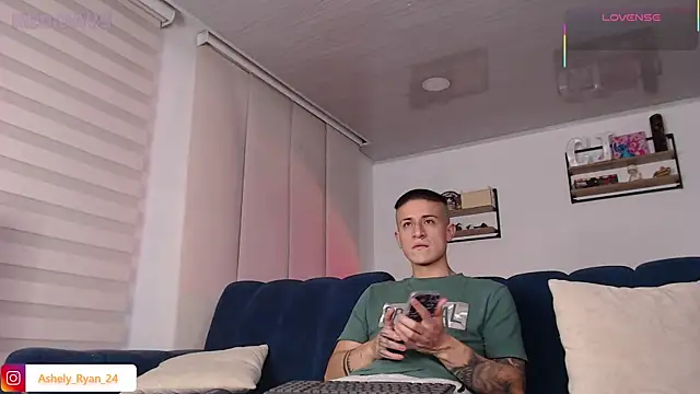 Snapshot of ashely_ryan24 chatting on 06/25/26, 12:32 ashely ryan24 online show from 06/25/26, 12:32