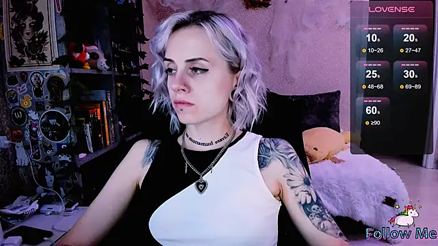 NaniMoore online show from 10/06/25, 09:56