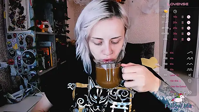 NaniMoore online show from 10/12/25, 07:51