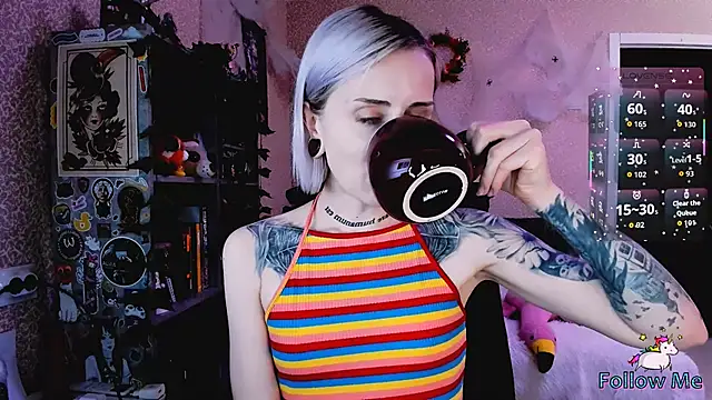 NaniMoore online show from 11/09/25, 08:18