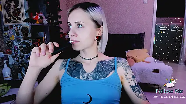 NaniMoore online show from 12/13/25, 10:04