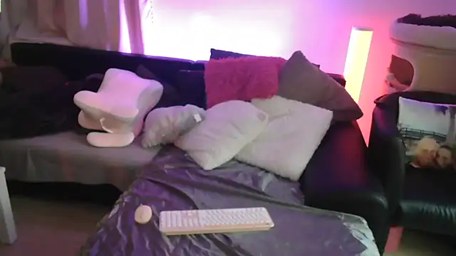 HotElena online show from 03/30/26, 05:36