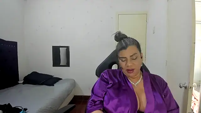 vikyadams online show from 10/14/25, 03:13