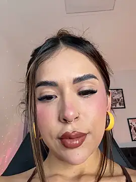 Luna  Ponce online show from 09/24/25, 03:37