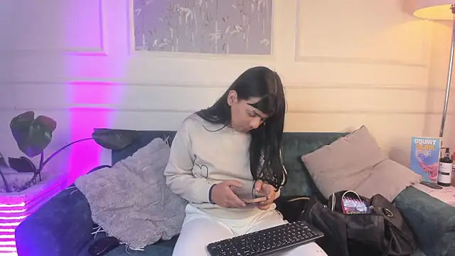 Snapshot of yossi_peach_cute chatting on 04/27/26, 06:17 yossi peach cute online show from 04/27/26, 06:17
