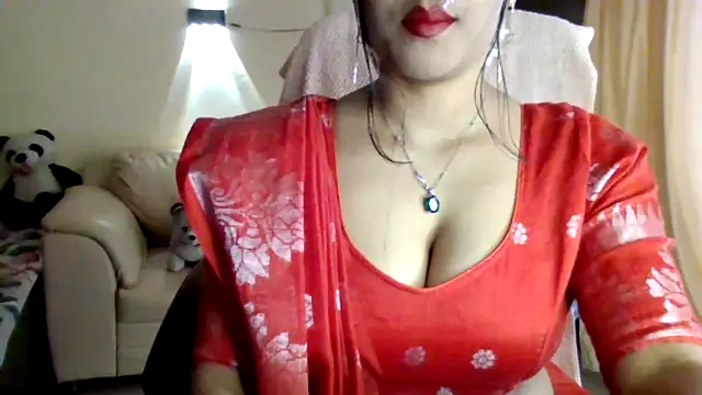 Snapshot of Queenhimanshi chatting on 04/04/26, 04:44 Queenhimanshi online show from 04/04/26, 04:44