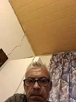 Picolo4111 online show from 09/26/25, 04:38