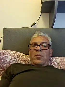 Picolo4111 online show from 10/02/25, 04:03