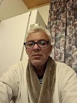 Picolo4111 online show from 10/04/25, 05:33