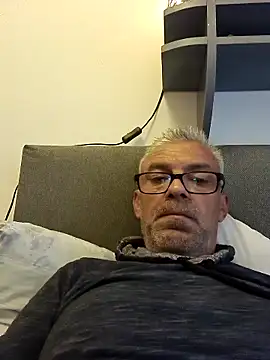 Picolo4111 online show from 10/11/25, 03:32