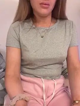 Holly-Glamour online show from 11/23/25, 04:34