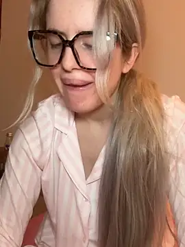 Holly-Glamour online show from 02/04/26, 03:23