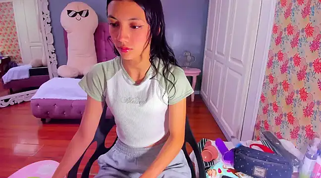 Iris Stone  online show from 01/21/25, 10:30