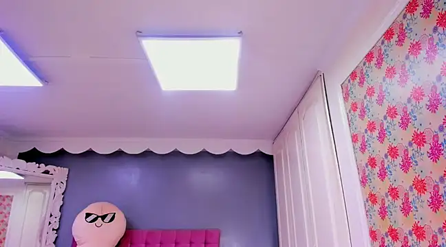 Iris Stone  online show from 01/23/25, 01:45