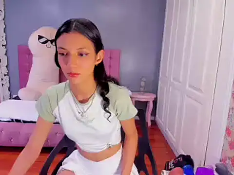 Iris Stone  online show from 02/01/25, 05:47