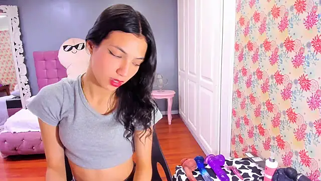 Iris Stone  online show from 03/04/25, 04:30