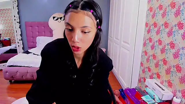 Iris Stone  online show from 03/13/25, 09:05