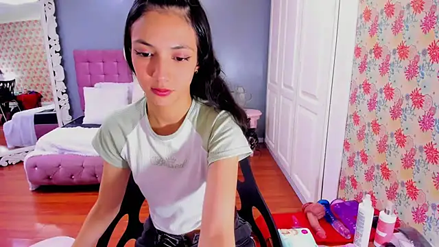 Iris Stone  online show from 03/15/25, 05:04