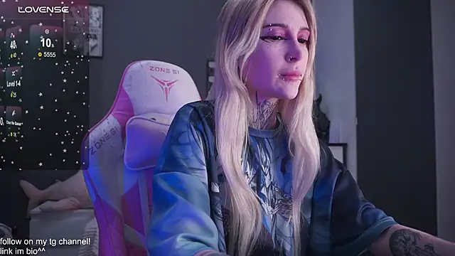 fraulein mooon online show from 11/24/25, 10:53