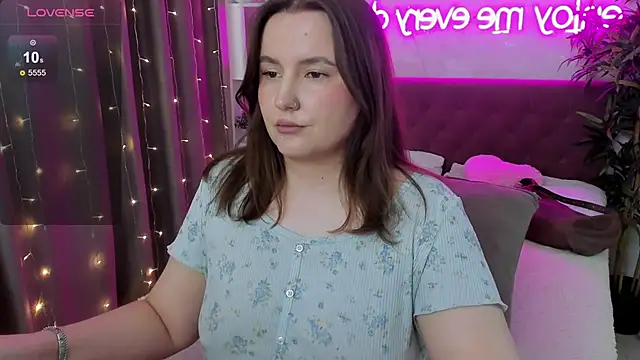 Snapshot of FeralPeach chatting on 05/09/26, 07:13 FeralPeach online show from 05/09/26, 07:13