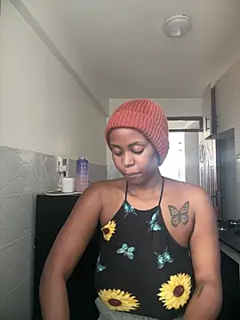 Snapshot of Rose_berry chatting on 01/15/25, 12:25 Rose berry online show from 01/15/25, 12:25