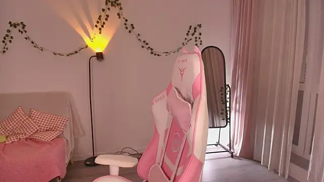 Eva Davi online show from 12/23/25, 01:47