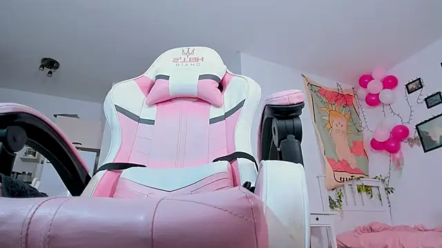 Mia Madden online show from 01/27/25, 05:25