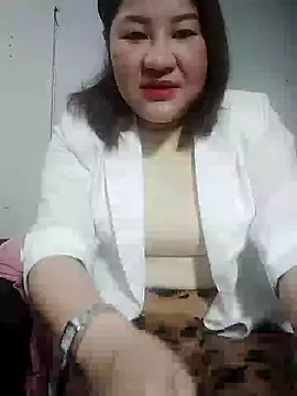 Snapshot of Rose_DiDi chatting on 02/06/25, 02:11 Rose DiDi online show from 02/06/25, 02:11