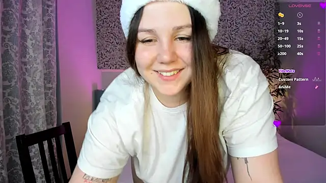Snapshot of Ruth_Oliver chatting on 12/10/24, 01:11 Ruth Oliver online show from 12/10/24, 01:11