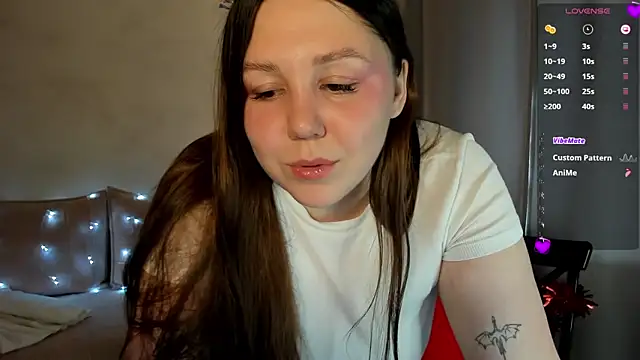 Snapshot of Ruth_Oliver chatting on 12/15/24, 07:46 Ruth Oliver online show from 12/15/24, 07:46