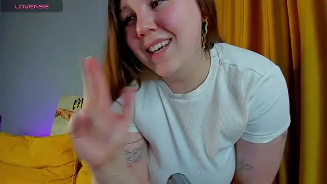 Snapshot of Ruth_Oliver chatting on 01/18/25, 01:08 Ruth Oliver online show from 01/18/25, 01:08