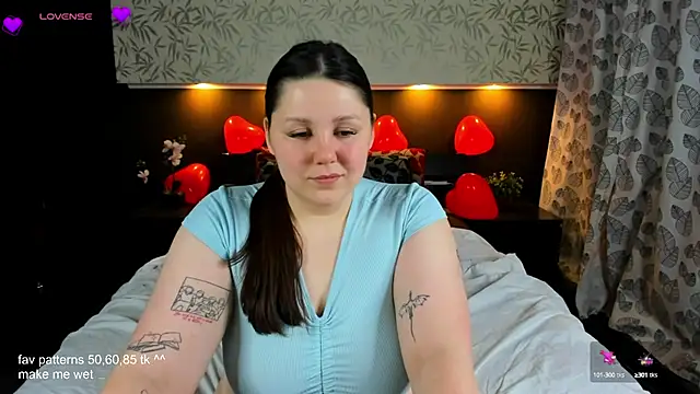 Snapshot of Ruth_Oliver chatting on 02/22/25, 02:52 Ruth Oliver online show from 02/22/25, 02:52